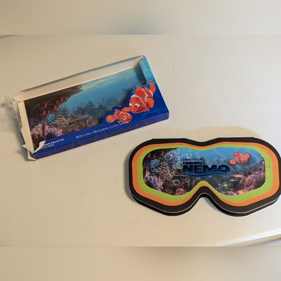 Revlon Finding Nemo P.Sherman Eyeshadow Palette 16 Color Palette. - Picture 4 of 6